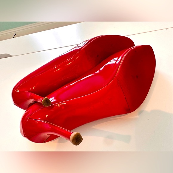 Authentic Christian Louboutin Red Patent 85M Leather Pumps - Size 40.5 - Picture 5 of 6